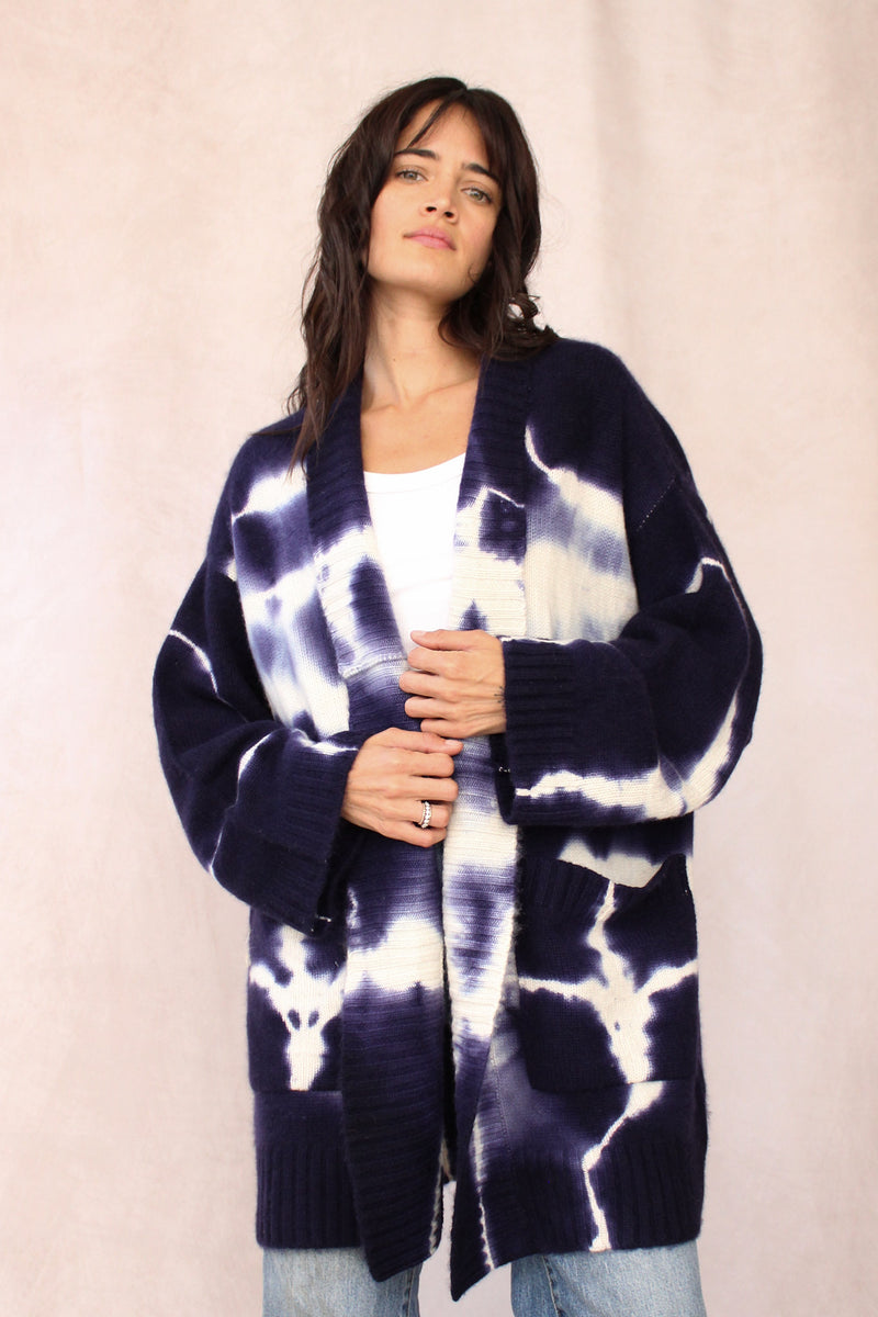 CASHMERE TIE DYE CARDIGAN NAVY – Sunchasers
