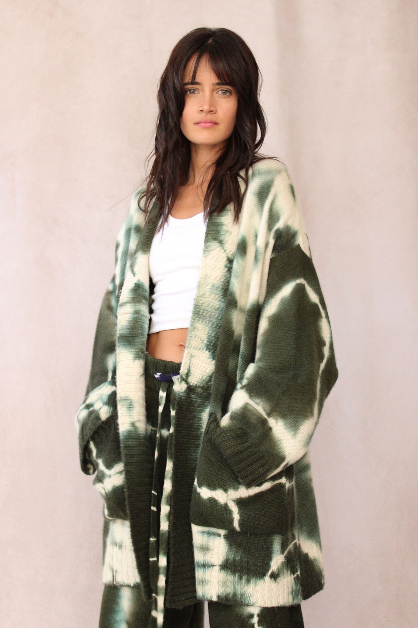 CASHMERE TIE DYE CARDIGAN FOREST GREEN – Sunchasers